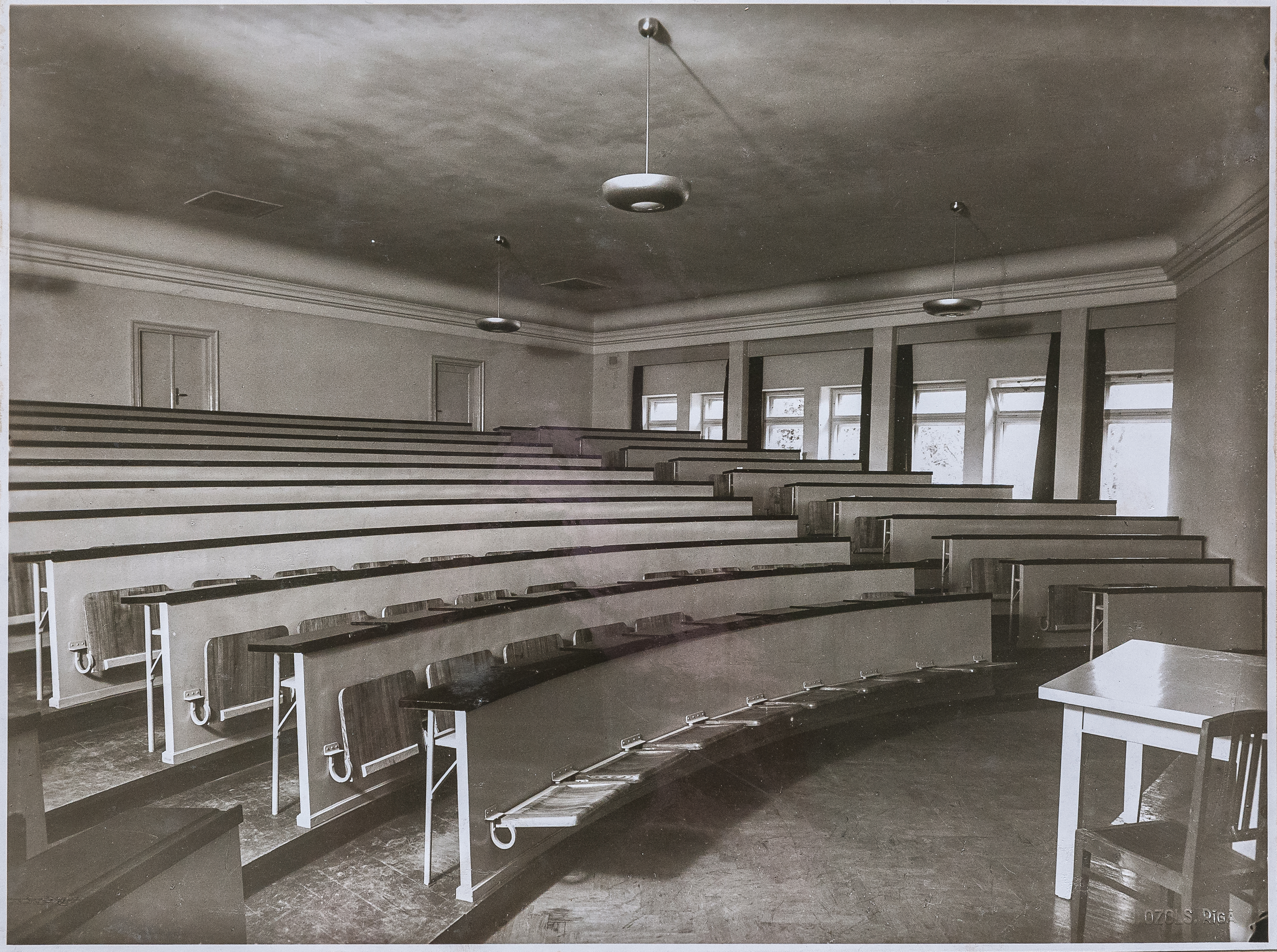 <p><b>THE LECTURE ROOM OF PHYSICS ON THE 4th FLOOR </b></p>  <p>&nbsp;</p>  <p>The lecture room of physics of the Jelgava Academy of Agriculture in the building designed by Eizens Laube.</p>  <p>&nbsp;</p>  <p><em>Photo: 1939</em></p>