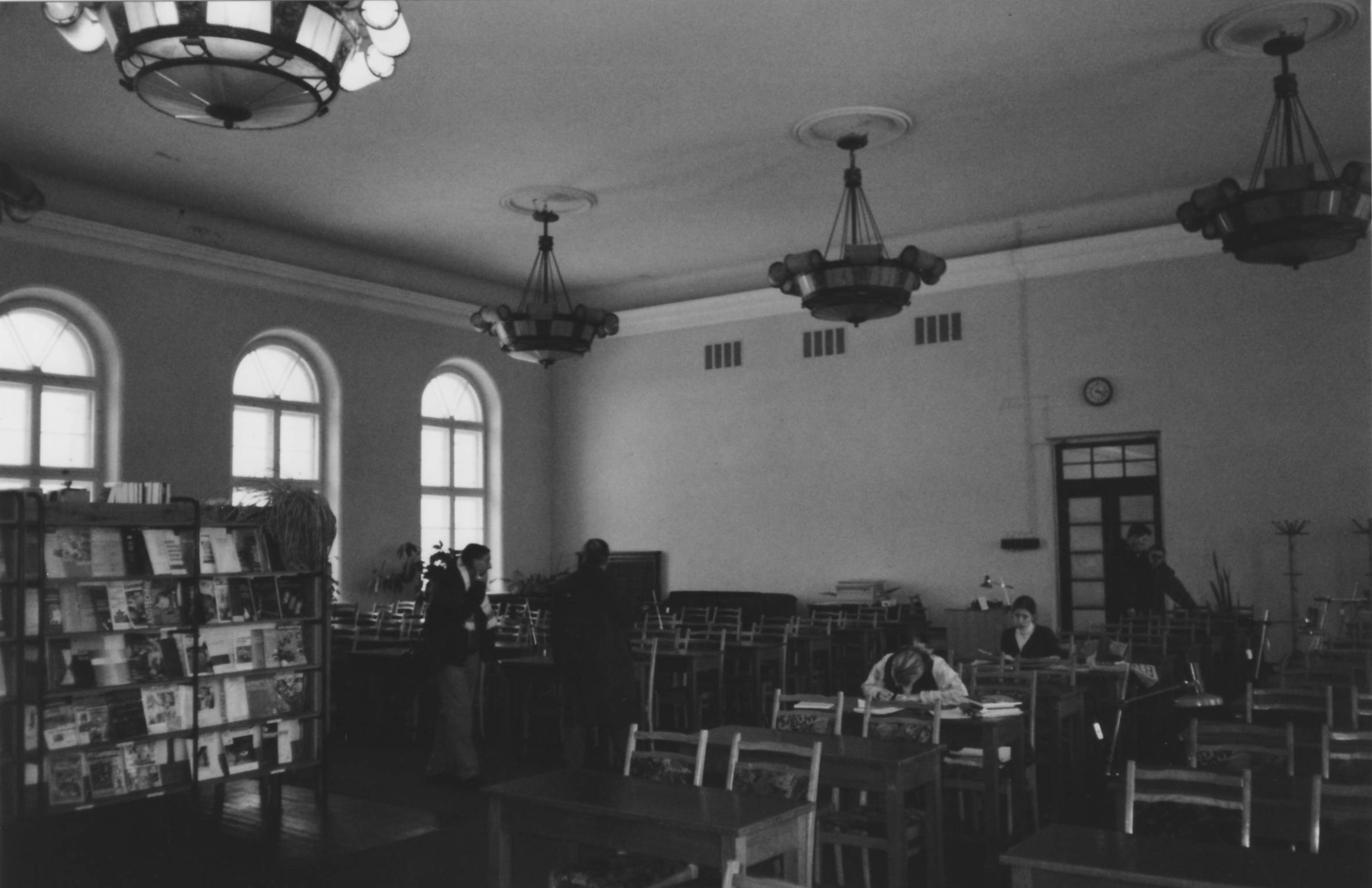 <p><strong>ЧИТАЛЬНЯ ФУНДАМЕНТАЛЬНОЙ БИБЛИОТЕКИ</strong></p>  <p>&nbsp;</p>  <p>Библиотека расположена симметрично напротив Большого зала. После реконструкции дворца, начатой в 1957 году, это помещение находится в распоряжении Фундаментальной библиотеки Латвийского университета Жизненных наук и технологий.</p>  <p>&nbsp;</p>  <p>В настоящее время эти комнаты перестроены.</p>