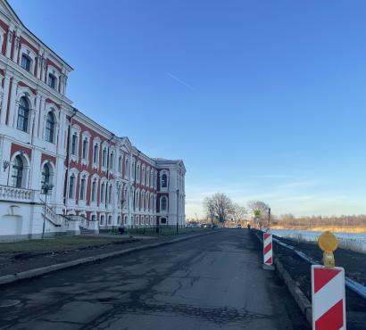 Notiek remontdarbi Lielupes krastā pie Jelgavas pils