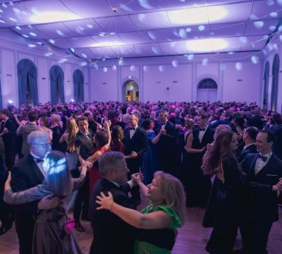 Jelgavas pilī aizvadīta tradicionālā Ziemassvētku balle