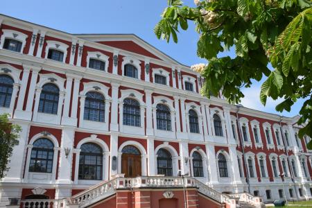 Apmeklētāju ievērībai! Tiks veikta Jelgavas pils logu mazgāšana no ārpuses