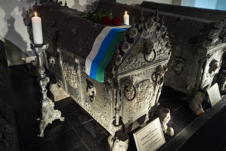 Jelgavas pilī iesvētīti restaurētie Kurzemes hercogu dzimtas sarkofāgi